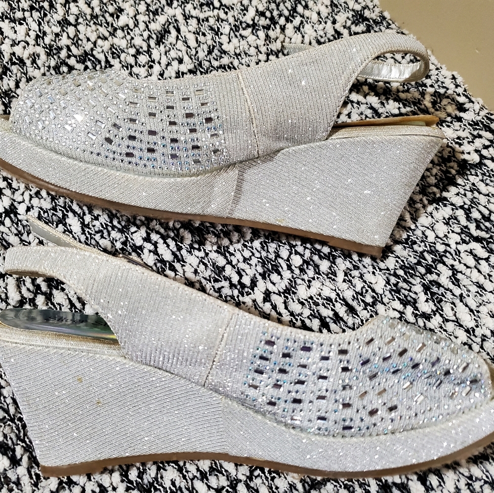 Wedge hill shoes